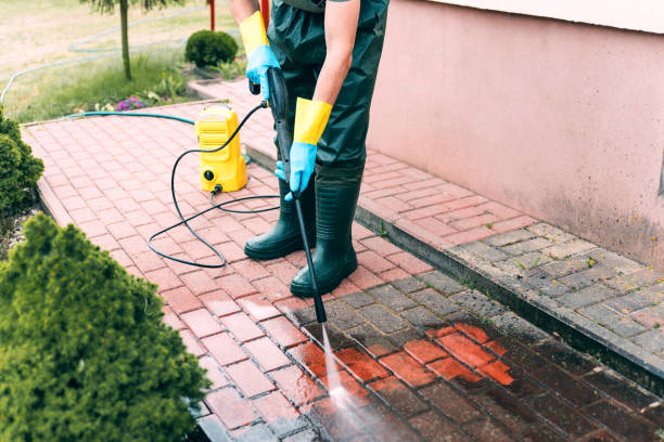 Why Choose Our Certified Pressure Washing Experts for Your Project Needs in Minneola, FL?